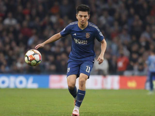 开云体育_ 东亚足球锦标赛：中国队2-1逆转朝鲜队，艾克森绝杀，东亚足协