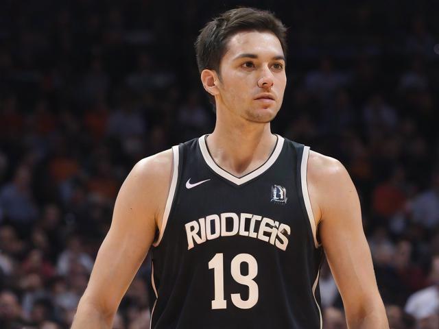 开云体育_ NBA季后赛中的决胜时刻：历史性的瞬间重温，nba赛程开拓者赛程表