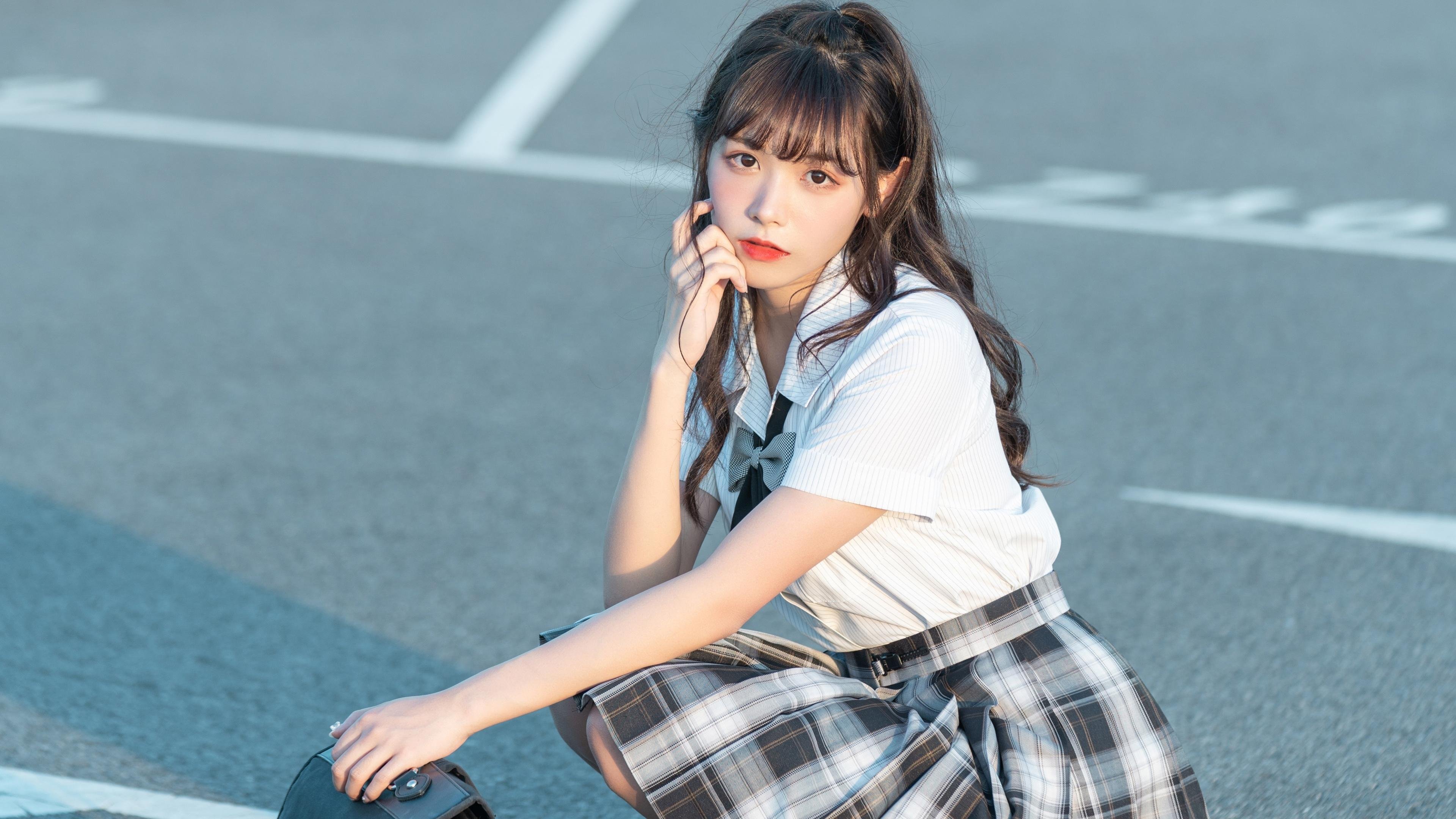 英格兰骑手汤姆·麦克尤恩在巴黎奥运会上获得个人障碍赛银牌，创造历史。