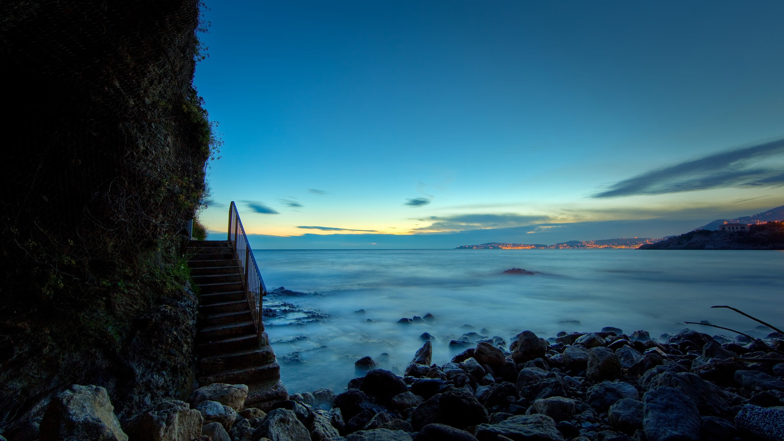多平台转播提升橄榄球影响力,橄榄球传球的动作视频