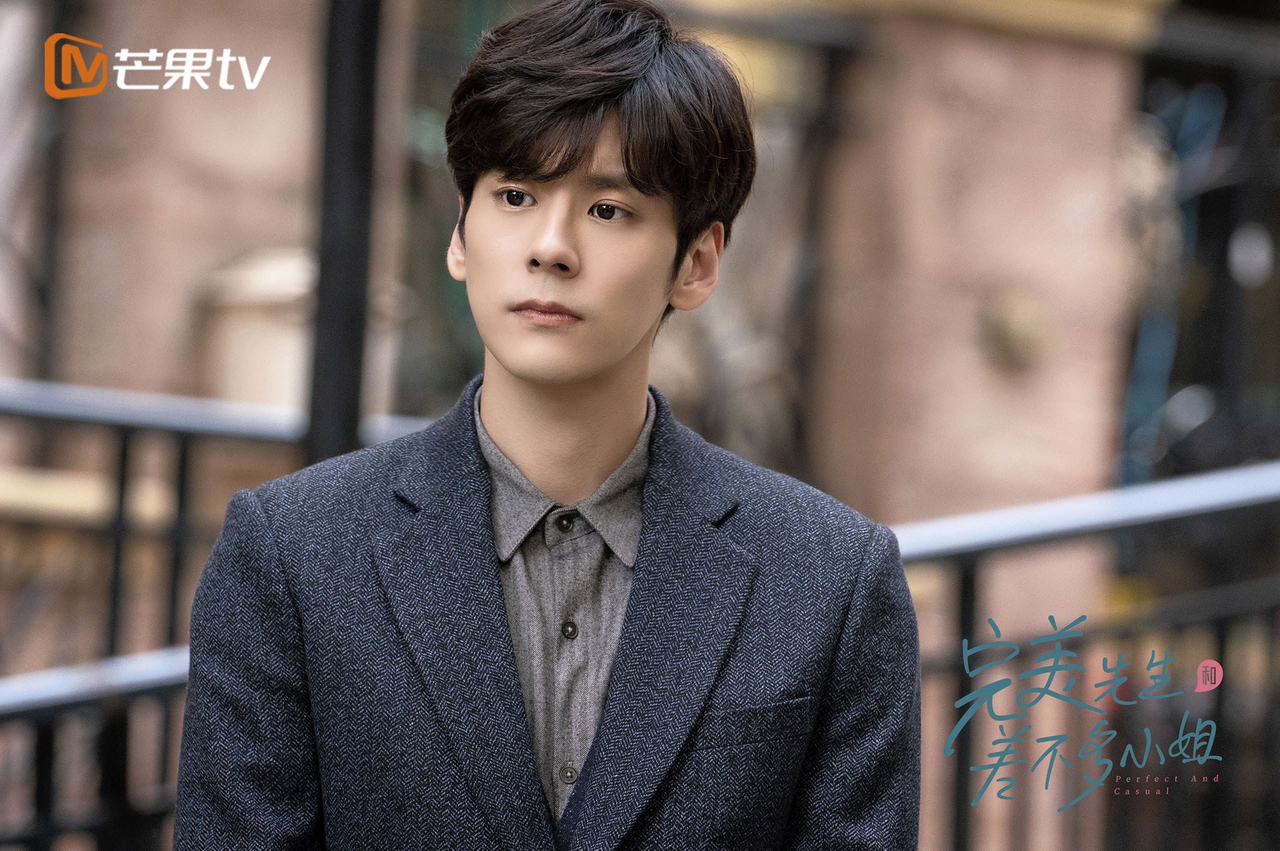 足球运动生态链构建，涵盖培训、比赛、转播全产业链，足球生涯模式